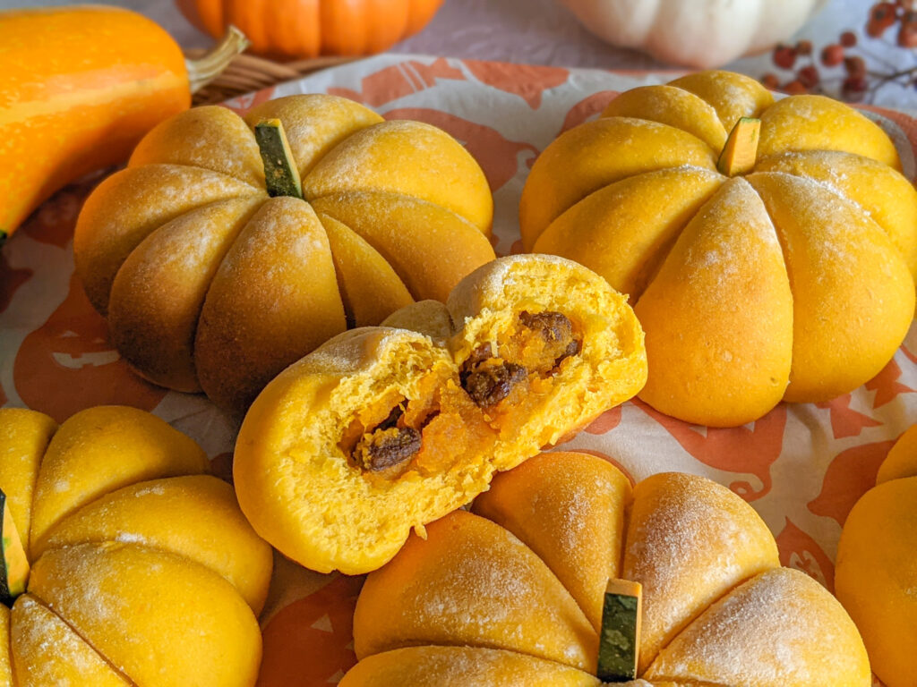 かぼちゃの形のかぼちゃパン 毎日美味しい季節のお菓子